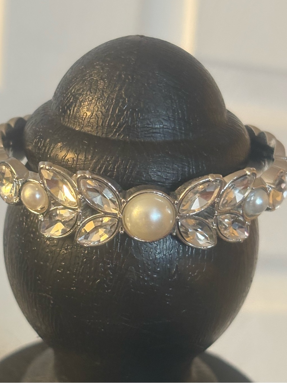 paparazzi Pearl & Clear Crystal Floral Stretch Bracelet - Silver Tone